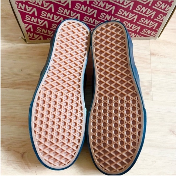 VANS Classic Slip-on Shoes (90s
Grunge Black) Women 9.0 US Mens
7.5 US - Picture 9 of 11